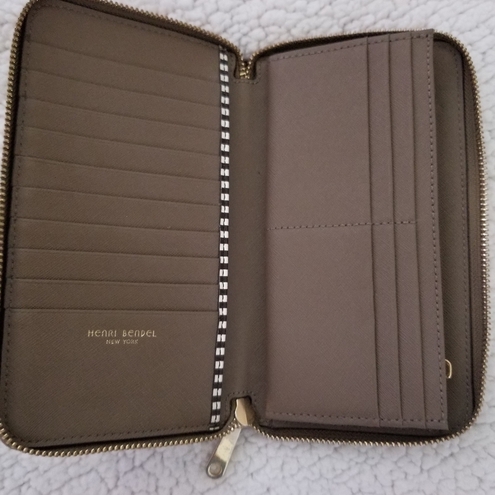 Henri Bendel XL Zip Wallet